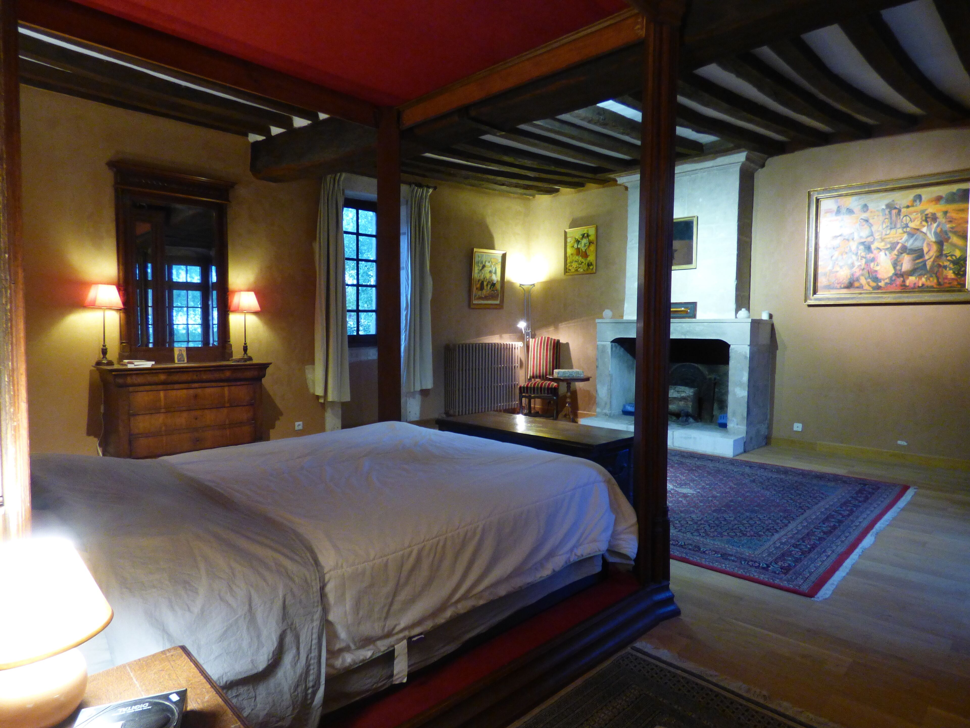 4 室のベッドルーム、デスク、アイロン / アイロン台、旅行用ベビーベッド