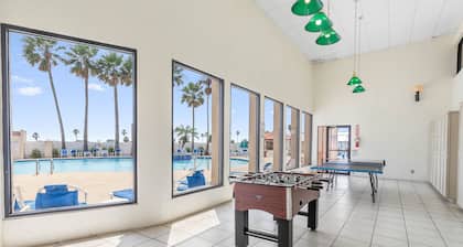 Available for Spring! Casa Azul Cozy One Bedroom 607