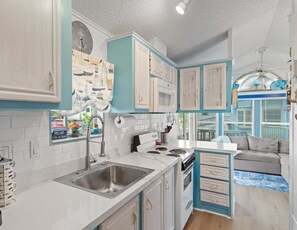 Fridge, microwave, stovetop, coffee/tea maker - Available for Spring! Casa Azul Cozy One Bedroom 607 (Port Isabel)