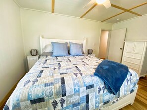 3 bedrooms, iron/ironing board, WiFi, bed sheets - Nautical Miles - Chesapeake Properties (Cape Charles)