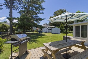 Outdoor dining - Nautical Miles - Chesapeake Properties (Cape Charles)