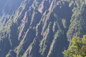 Unclassified image, 2 of 33, button - Hapang Pubu Hotel (Gongshan)