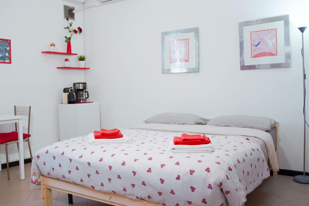1 Bed-sleeps 2-aircon-town Centre-free Parking