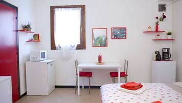 Studio | 1 bedroom, free WiFi, bed sheets