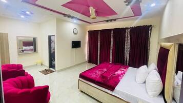 Deluxe Double Room | Soundproofing, iron/ironing board, free WiFi