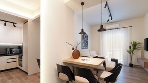 Leilighet – deluxe, byutsikt | Spisestue
