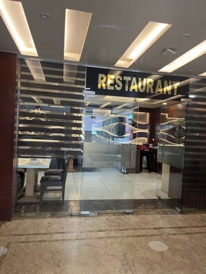 Property entrance - Hotel Vitthal Prayagraj (Prayagraj)