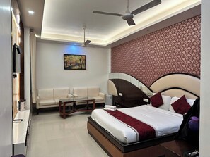 Laptop workspace, soundproofing, free WiFi, bed sheets - Hotel Vitthal Prayagraj (Prayagraj)
