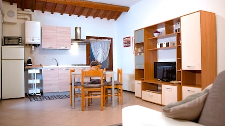 1 Bed-sleeps 4-town Centre-free Parking-aircon