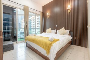 2 室のベッドルーム、デスク、WiFi (無料)、ベッドシーツ