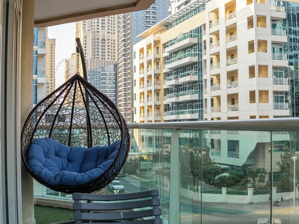 Property grounds - Marina Park 2 Bedroom with access to outdoor pool, 7 minutes to the Beach (Dubai)