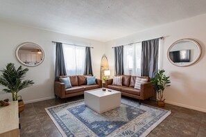 TV, offices - Modern condo with community pool (Cape Canaveral)