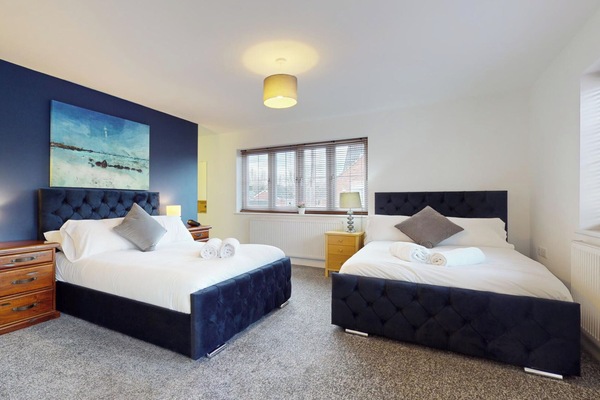 House | 5 bedrooms, desk, iron/ironing board, WiFi (free)