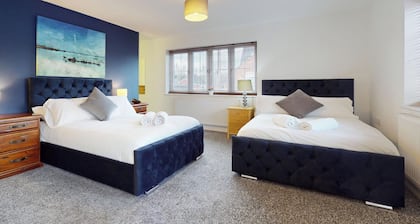 5-bedroom Home - Sleeps 16 - Ideal for Groups