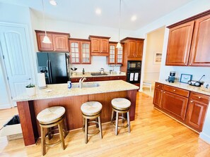 Coffee/tea maker, microwave, stovetop, dishwasher - BEAUTIFULLY DECORATED TOWNHOUSE LOCATED IN AMENITY RICH COMMUNITY! (Rehoboth Beach)