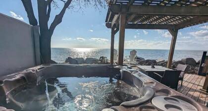 The Lakeside house, a retreat spot with Hot Tub