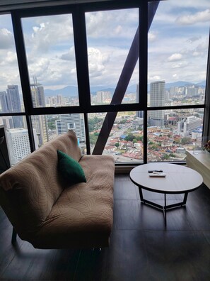 Suite estudio | Tabla de planchar con plancha y wifi gratis 