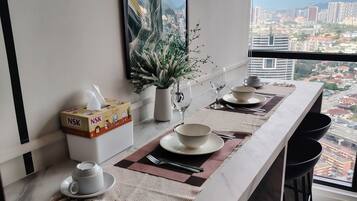 Iron/ironing board, free WiFi