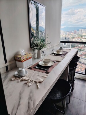 Suite estudio | Tabla de planchar con plancha y wifi gratis 