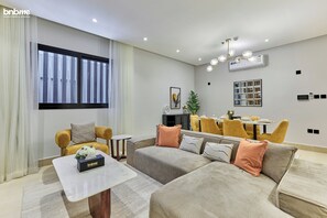 Apartment, 3 Bedrooms, Kitchen | Living area