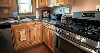 Delightful One Bedroom Cabin on Scenic Historic Farm