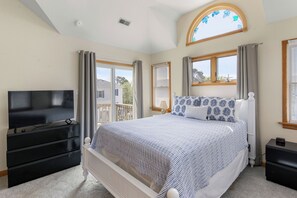 4 bedrooms, iron/ironing board, WiFi, bed sheets - Bayberry Breeze: Oceanside, Hot Tub, Dog-Friendly (Corolla)