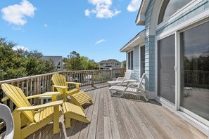 Terrace/patio - Bayberry Breeze: Oceanside, Hot Tub, Dog-Friendly (Corolla)