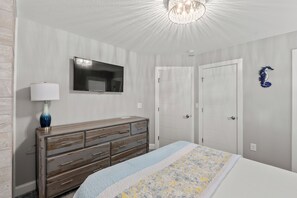 5 bedrooms, iron/ironing board, WiFi, bed sheets