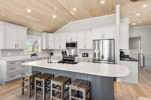 ثلاجة، ميكروويف، فرن، موقد طهي مسطح