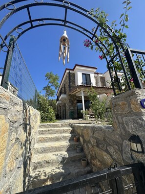 مدخل المنشأة
