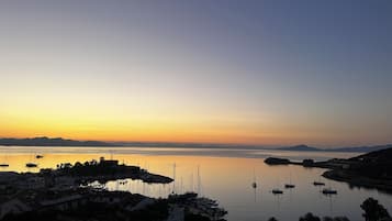 Perto da praia, areia branca