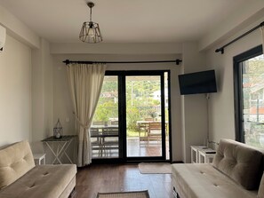 Family Villa, 2 Bedrooms, Kitchen, Garden Area | Living room