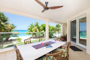 Outdoor dining - SeaBreeze #3: Luxe 7 Mile Beach Condo w/Pool, Jacuzzi + Pristine Beach (West Bay)