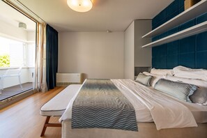 4 bedrooms, iron/ironing board, free WiFi, bed sheets