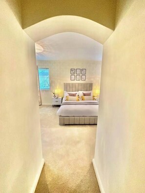 5 Schlafzimmer, Bügeleisen/Bügelbrett, Reisekinderbett, WLAN