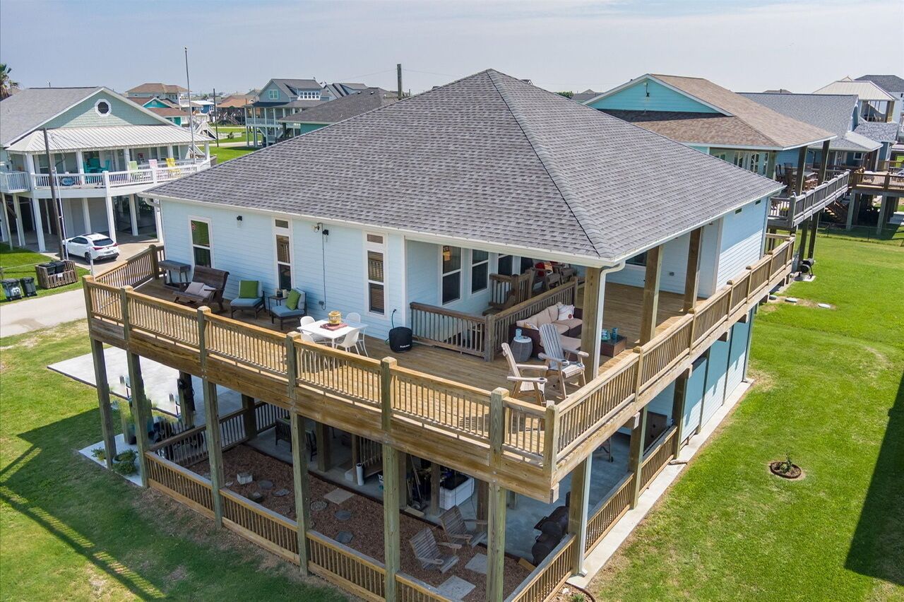 Beautiful home with gulf view - easy beach access.  3 Bedroom, sleeps 8