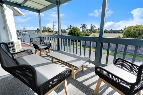 Mimada Escape: Escape to this cozy property in the heart of Lakes Entrance.