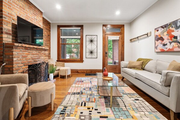 Smart TV - 3BR Home  with Private Patio in the German Village (Columbus)