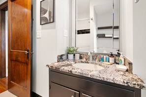 Hair dryer, towels - 3BR Home  with Private Patio in the German Village (Columbus)