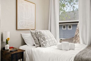 3 bedrooms, desk, iron/ironing board, free WiFi - 3BR Home  with Private Patio in the German Village (Columbus)