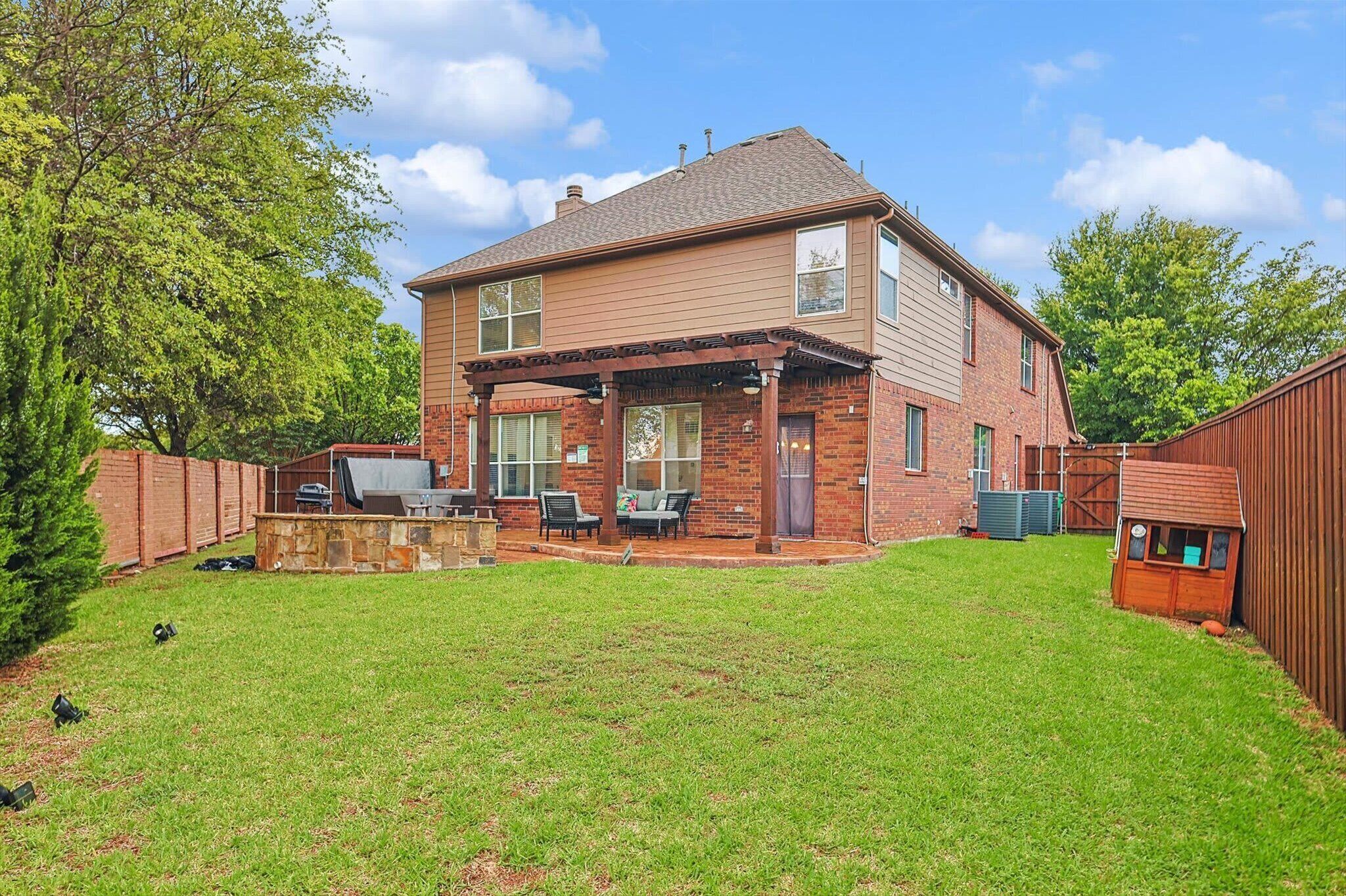 5BD McKinney Mansion - Backyard, BBQ, Hot Tub