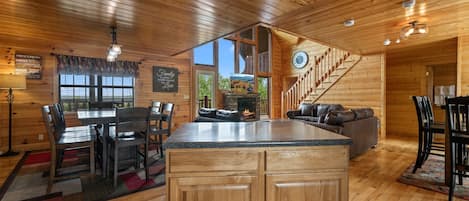 Cabin, 6 Bedrooms | Private kitchen | Fridge, oven, coffee/tea maker, toaster