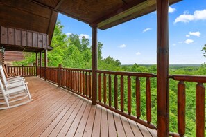 Property grounds - Panoramic View 6 Bedroom Cabin by RedAwning (Sevierville)