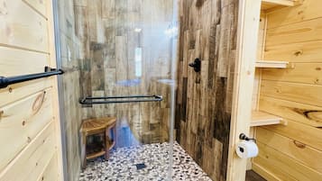 Cabana, 2 quartos | Banheiro | Toalhas de banho
