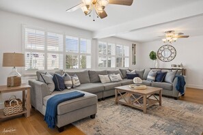 Smart TV, fireplace, books - Seaside Serenity - Stone Harbor, NJ (Stone Harbor)