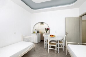 1 bedroom, free WiFi, bed sheets - Verykokkos Pension I (Naxos)