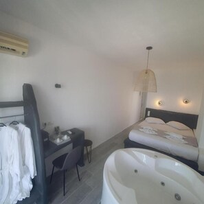 Cabin | 1 bedroom, desk, free WiFi, bed sheets - Verykokkos on the Beach (Naxos)