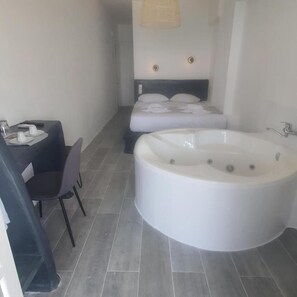 1 bedroom, desk, free WiFi, bed sheets - Verykokkos on the Beach (Naxos)