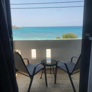 Property grounds - Verykokkos on the Beach (Naxos)