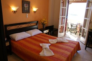 Cabin | 1 bedroom, desk, free WiFi, bed sheets - Verykokkos on the Beach (Naxos)